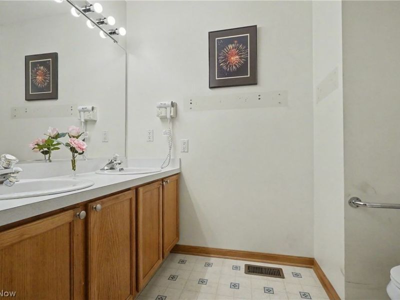 445 E Reserve Drive, Cuyahoga Falls, OH 44223 Photo 23