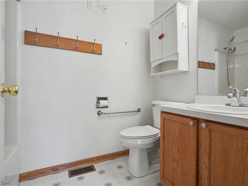 445 E Reserve Drive, Cuyahoga Falls, OH 44223 Photo 29