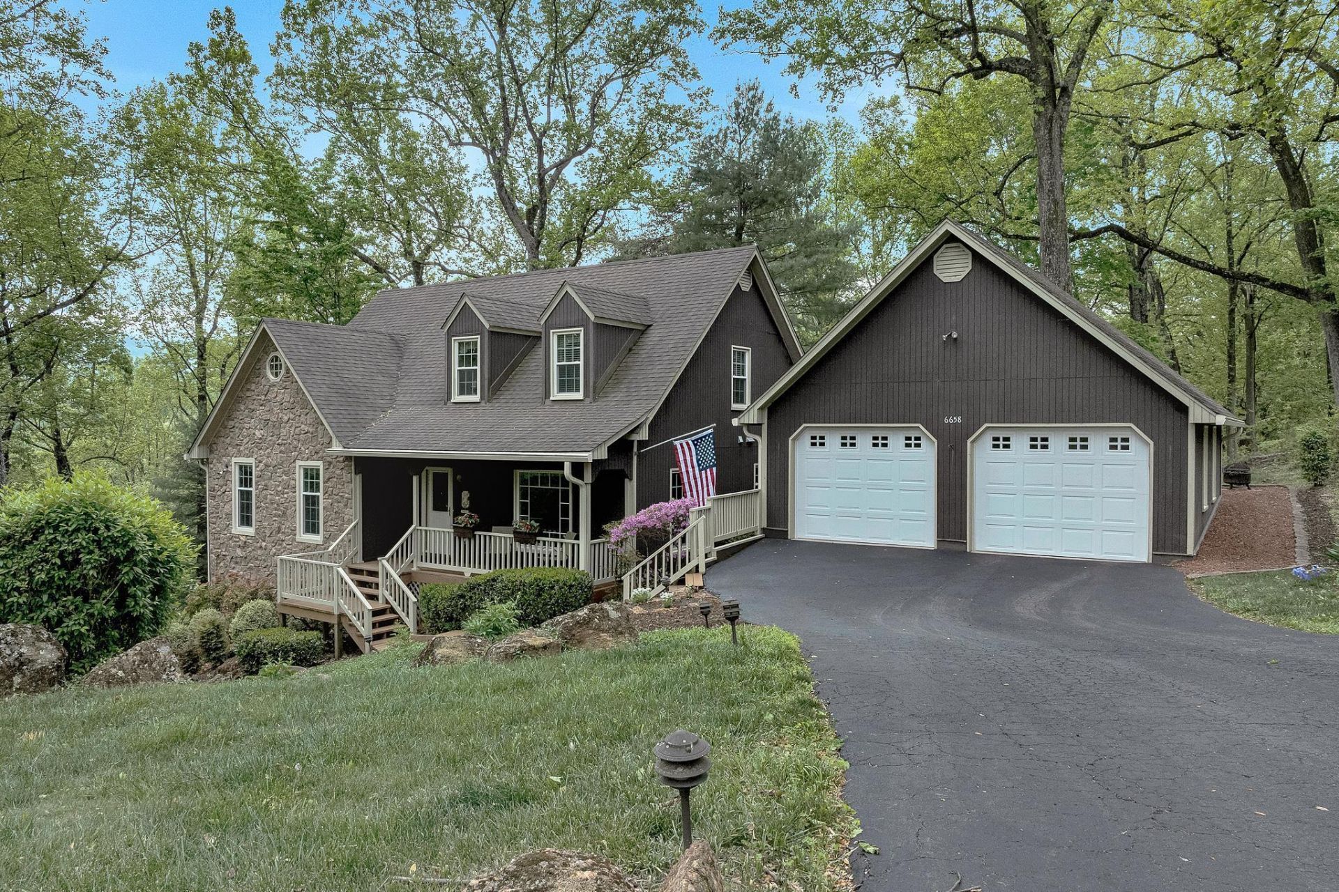 6658 Leffler Ln, Roanoke, VA 24018 Main Photo