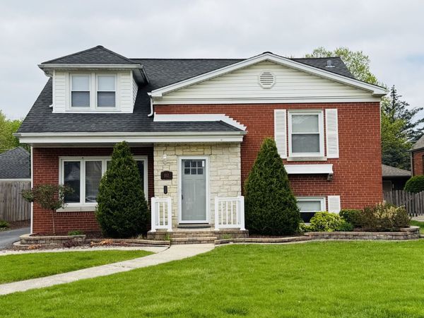 812 S Catherine Avenue , La Grange, IL 60525