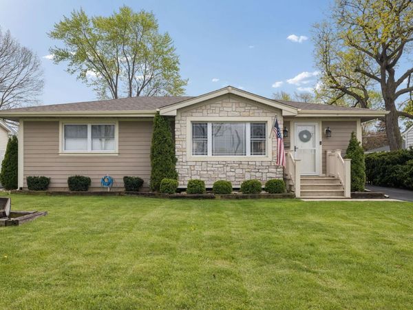 809 E Division Street , Lockport, IL 60441