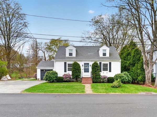 13 Pleasant St, Southborough, MA 01745