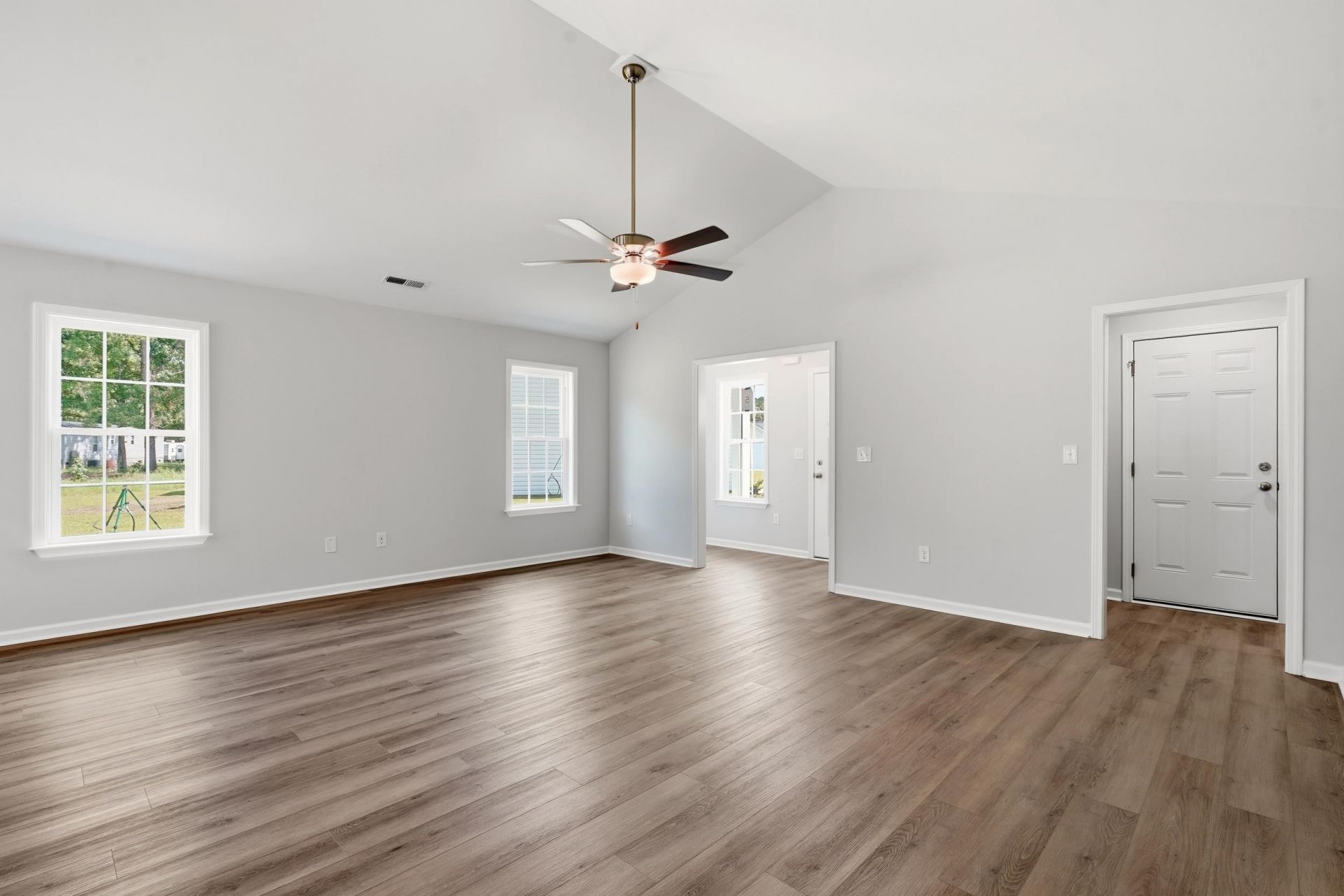 54 Bennington Ct Photo 4