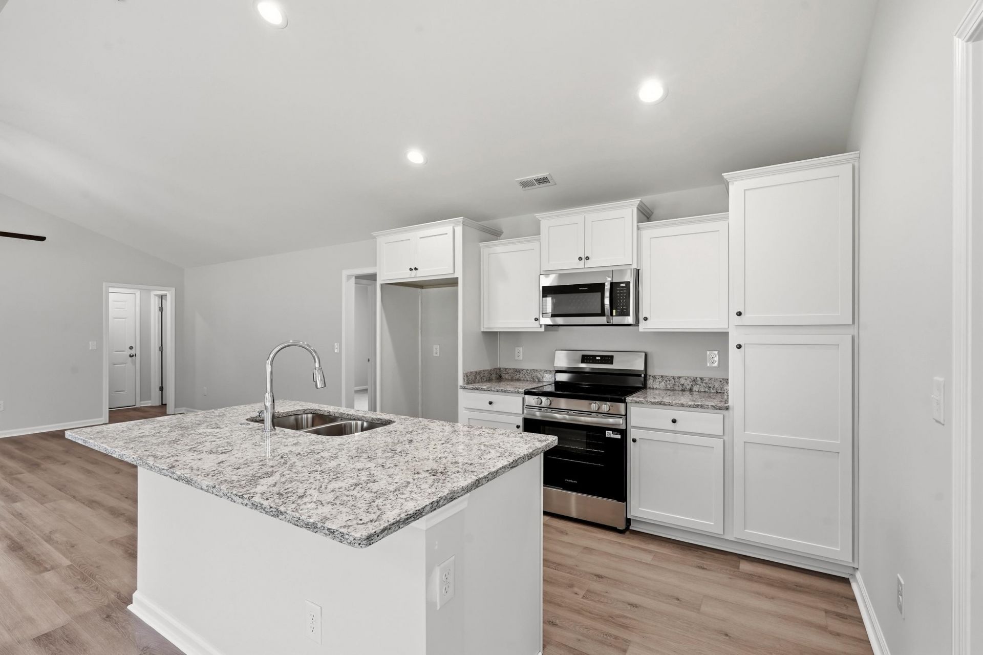 54 Bennington Ct Photo 6