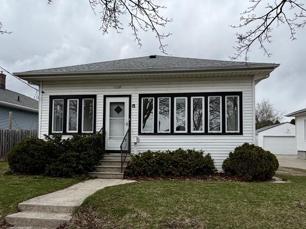 1520 Columbus STREET, Manitowoc, WI 54220