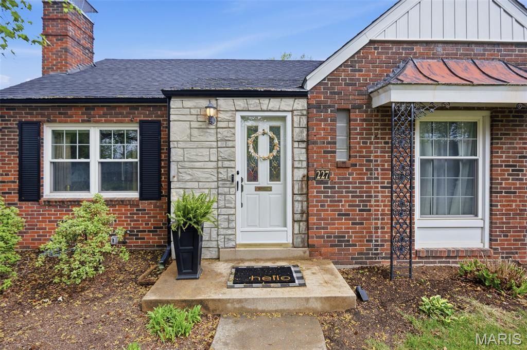 227 W Old Watson, Saint Louis, MO 63119 Main Photo