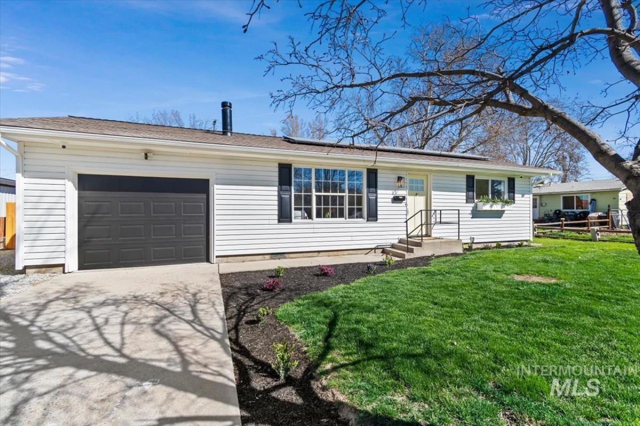 504 W 2nd St, Emmett, ID 83617 Main Photo