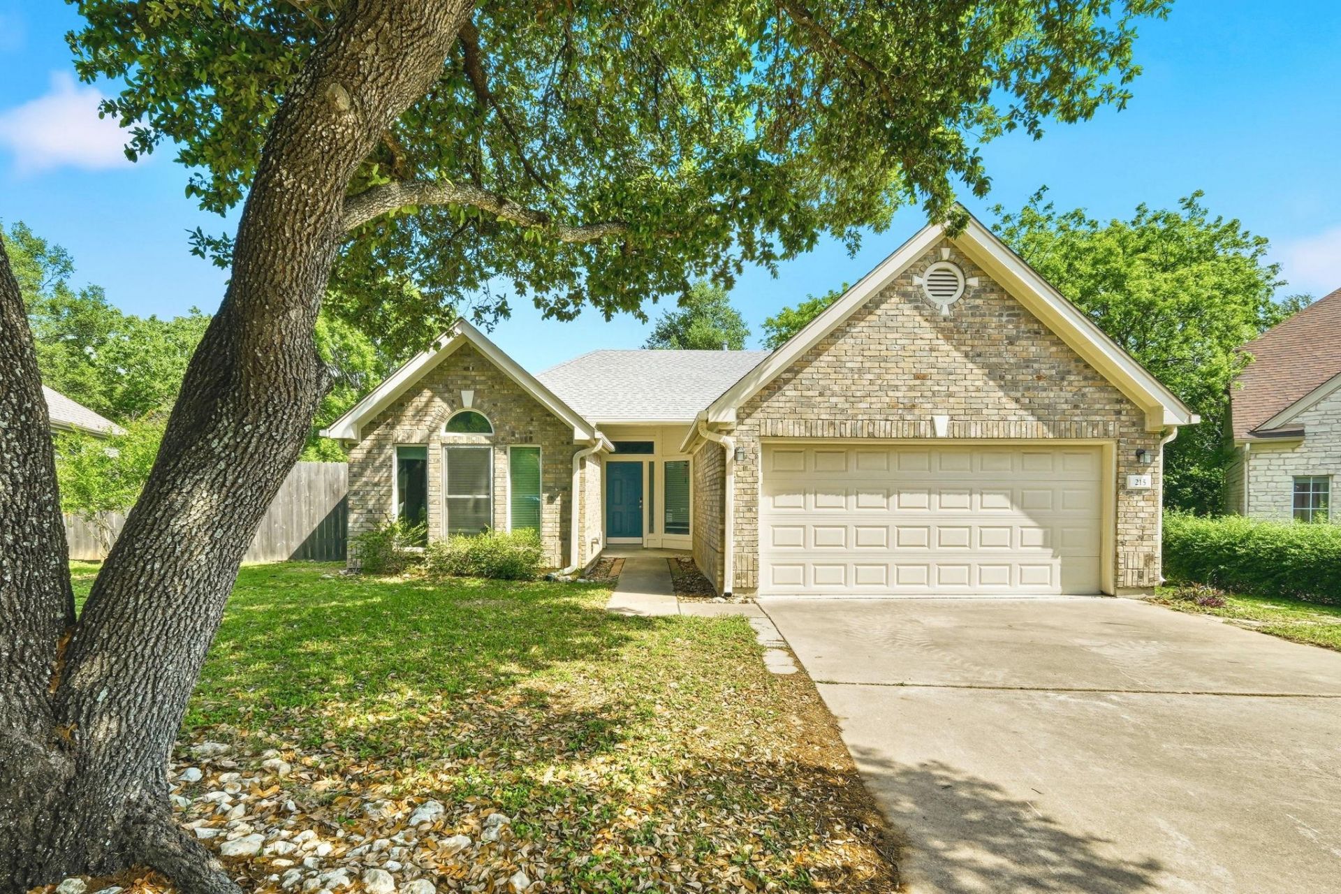 215 Rio Vista Dr, Georgetown, TX 78626 Main Photo