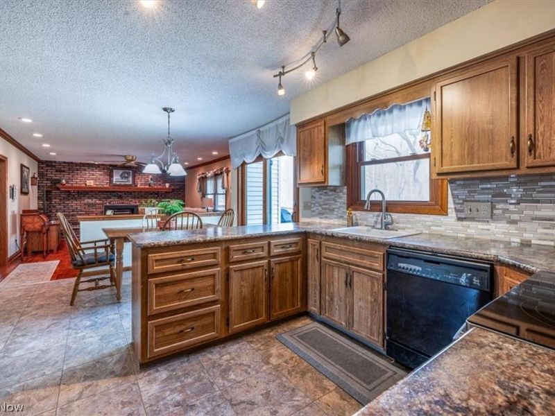 14272 E Hartford Drive, Strongsville, OH 44136 Photo 11