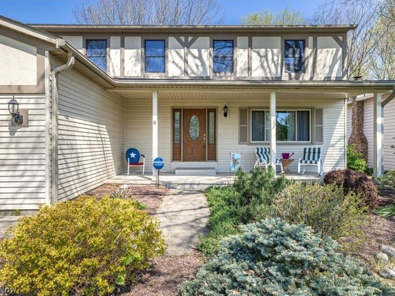 14272 E Hartford Drive, Strongsville, OH 44136 Photo 2