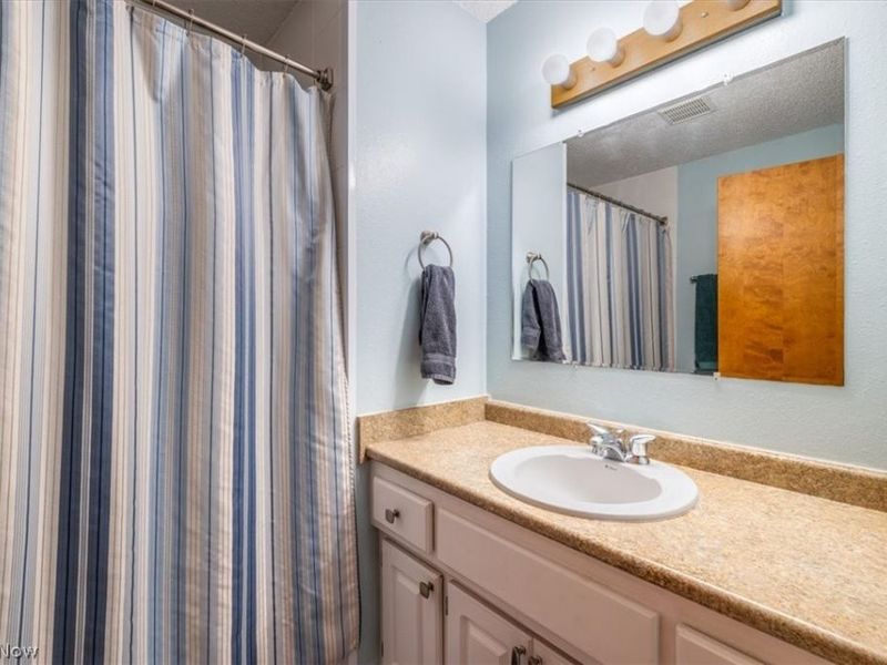 14272 E Hartford Drive, Strongsville, OH 44136 Photo 25