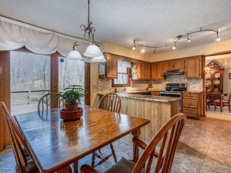 14272 E Hartford Drive, Strongsville, OH 44136 Photo 4