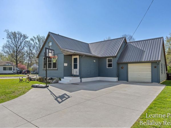 636 E Colfax Street, Hastings, MI 49058