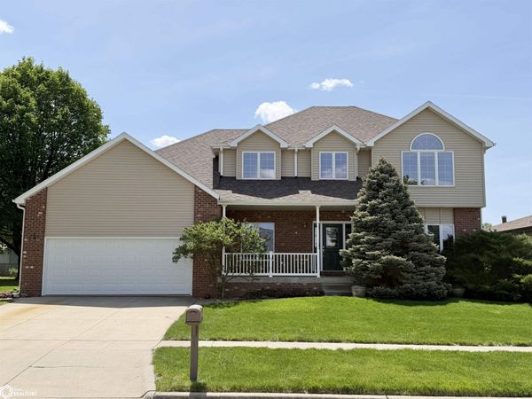 2309 N 7th Avenue Place E, Newton, IA 50208