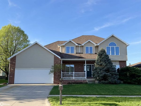 2309 N 7th Avenue Place E, Newton, IA 50208
