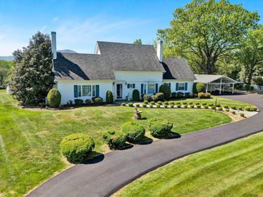 4230 Grandin Rd Ext SW, Roanoke, VA 24018