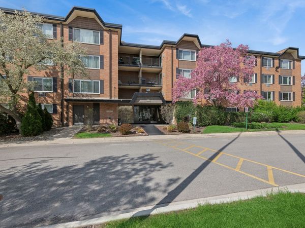 1126 S New Wilke Road, Unit 404, Arlington Heights, IL 60005