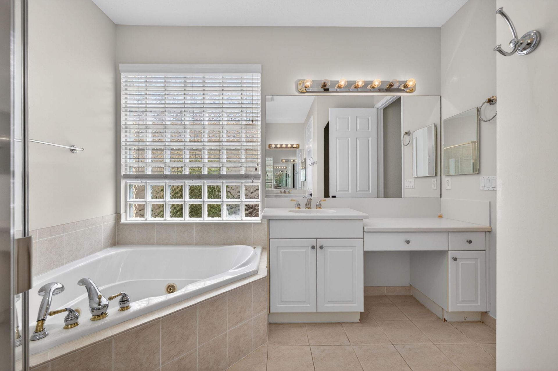 2237 SW Newport Isles Boulevard, Port Saint Lucie, FL 34953 Photo