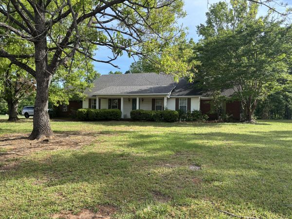 907 Chole Dr., New Albany, MS 38652