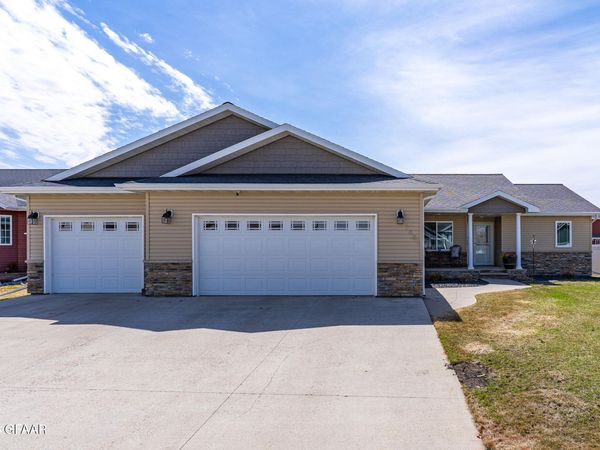 2485 42ND Avenue S, Grand Forks, ND 58201