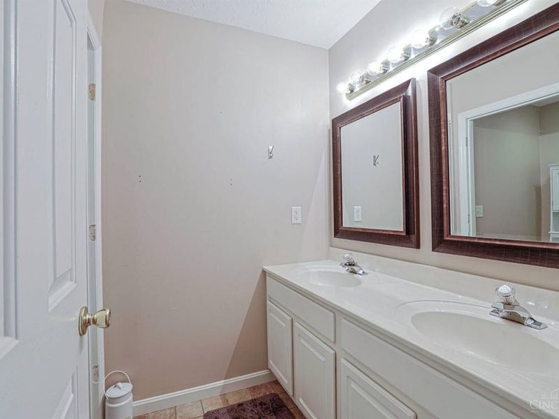 1094 Valley Wood Drive, Union Twp, OH 45103 Photo 28