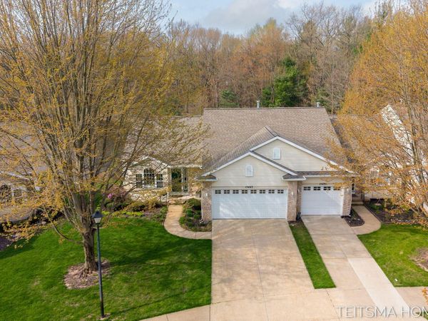 15443 Winchester Circle, Grand Haven, MI 49417