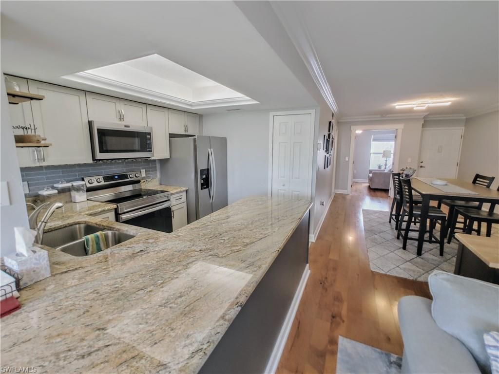5830 Trailwinds Dr, Unit 814, Fort Myers, FL 33907 Photo