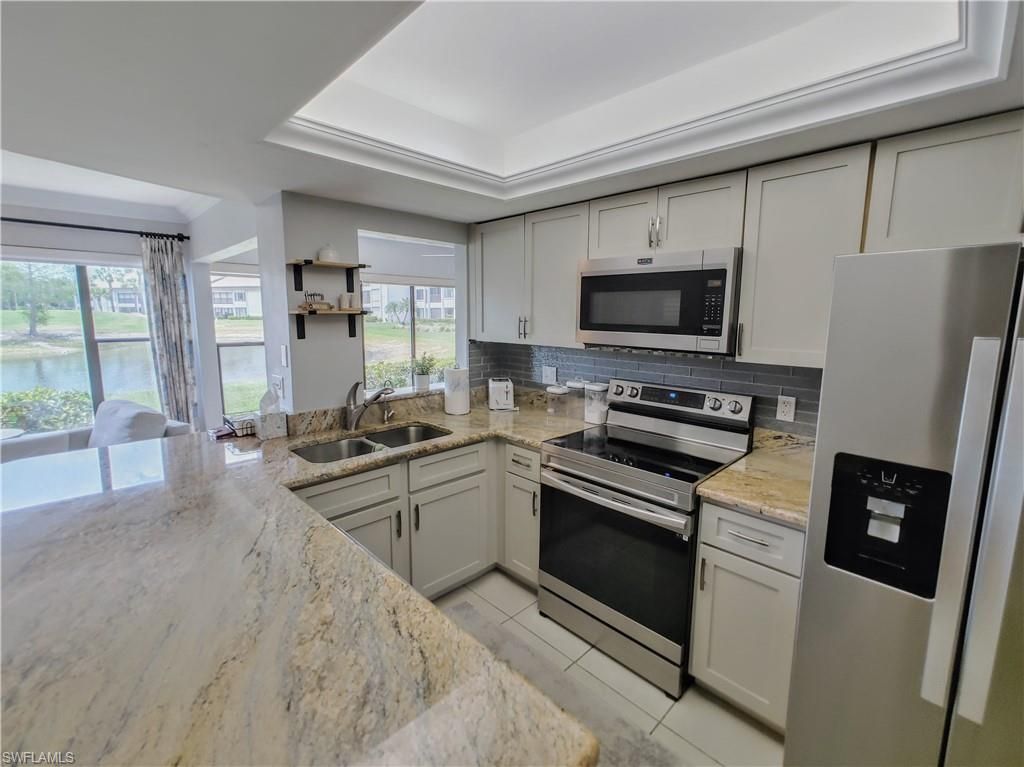 5830 Trailwinds Dr, Unit 814, Fort Myers, FL 33907 Photo
