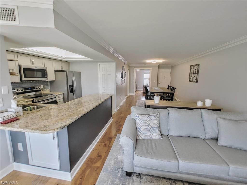 5830 Trailwinds Dr, Unit 814, Fort Myers, FL 33907 Photo