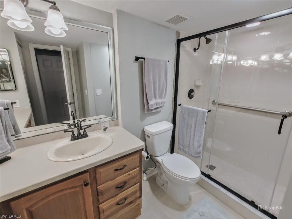 5830 Trailwinds Dr, Unit 814, Fort Myers, FL 33907 Photo