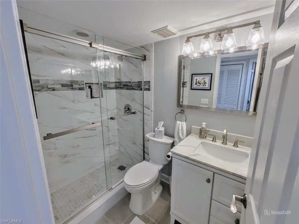 5830 Trailwinds Dr, Unit 814, Fort Myers, FL 33907 Photo