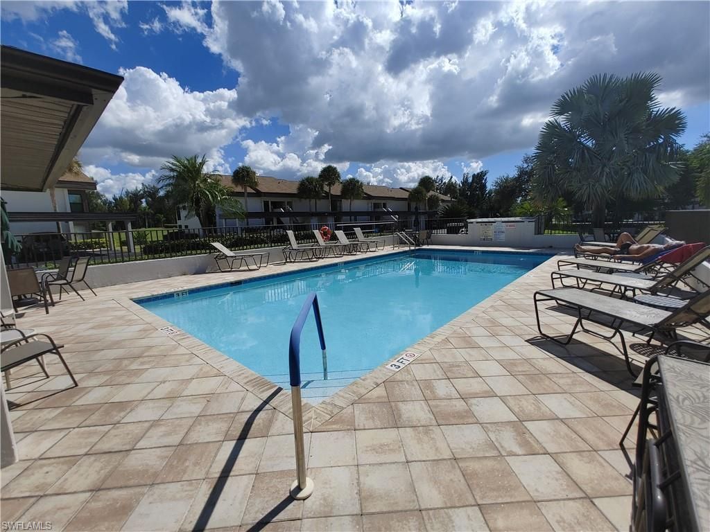 5830 Trailwinds Dr, Unit 814, Fort Myers, FL 33907 Photo