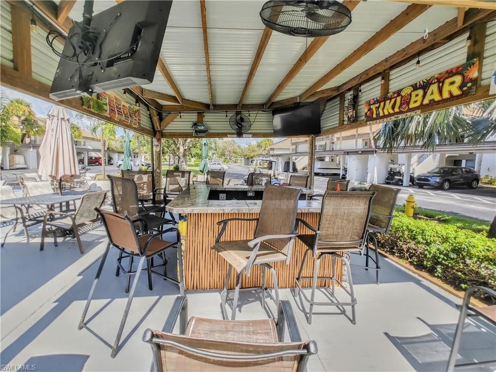 5830 Trailwinds Dr, Unit 814, Fort Myers, FL 33907 Photo