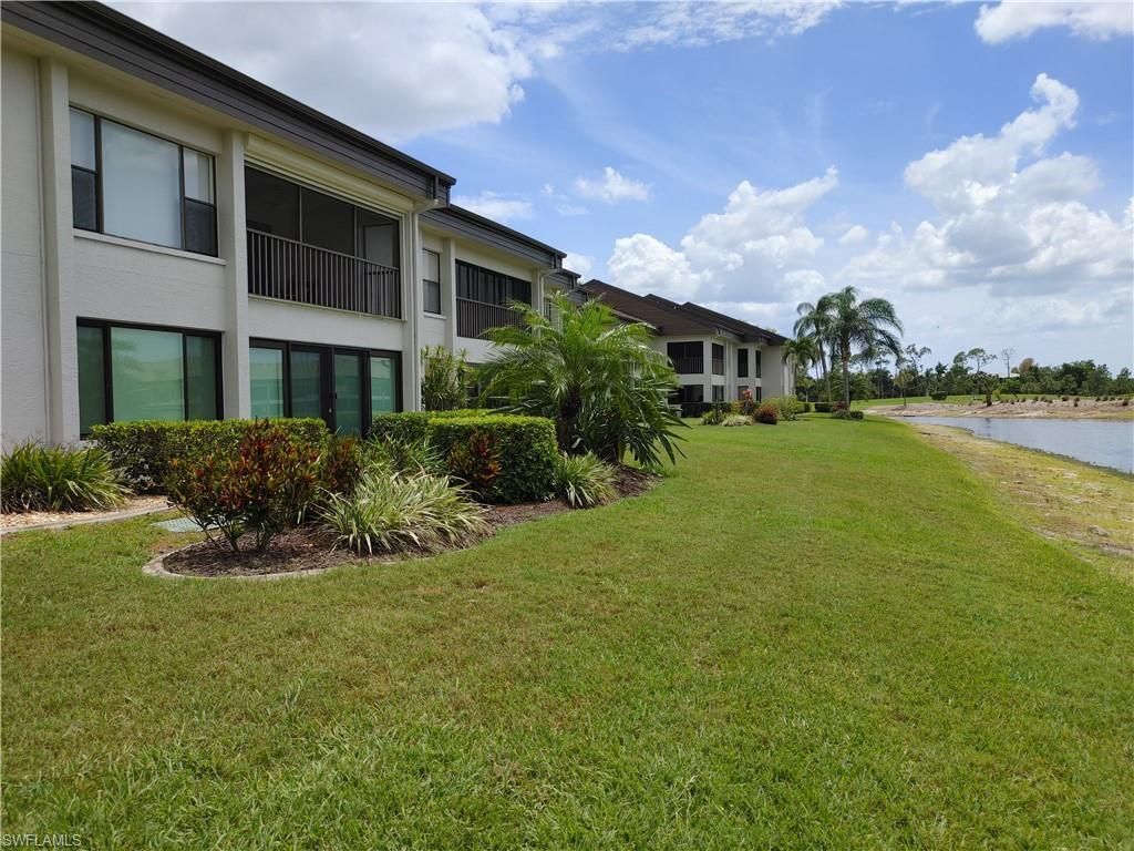 5830 Trailwinds Dr, Unit 814, Fort Myers, FL 33907 Photo