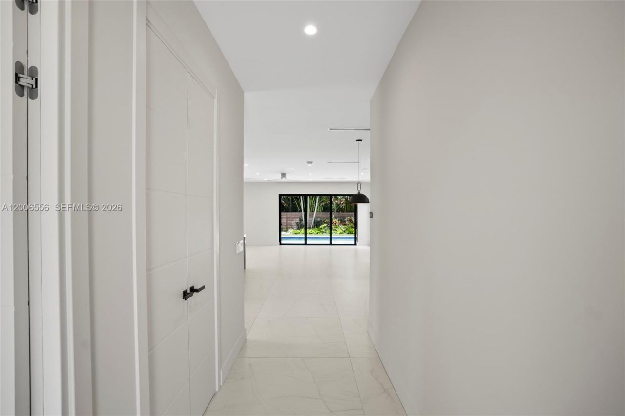 739 NE 17th Way, Fort Lauderdale, FL 33304 Photo
