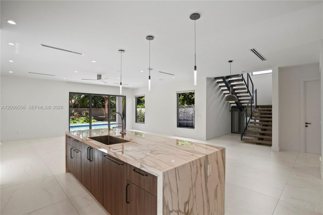 739 NE 17th Way, Fort Lauderdale, FL 33304 Photo