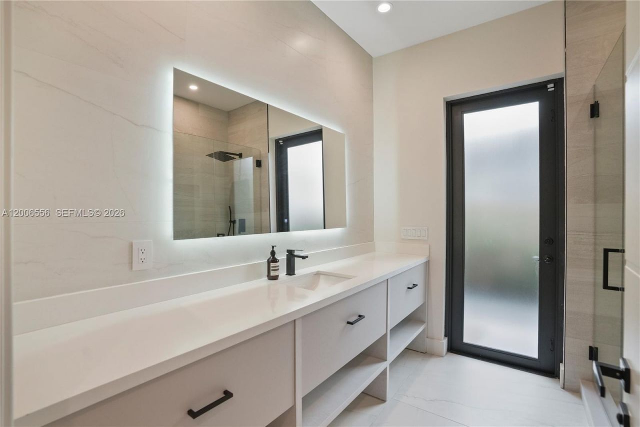 739 NE 17th Way, Fort Lauderdale, FL 33304 Photo