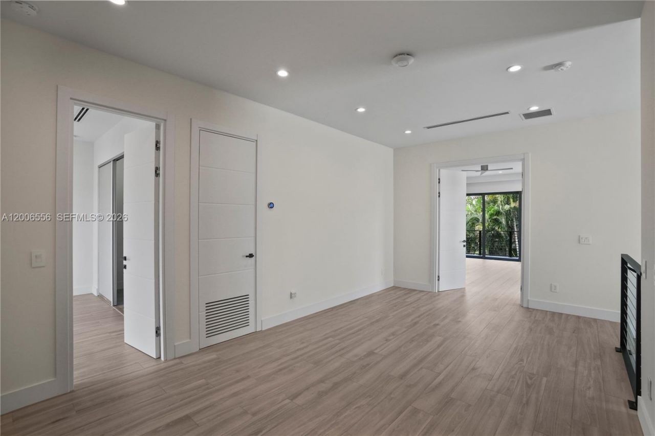 739 NE 17th Way, Fort Lauderdale, FL 33304 Photo