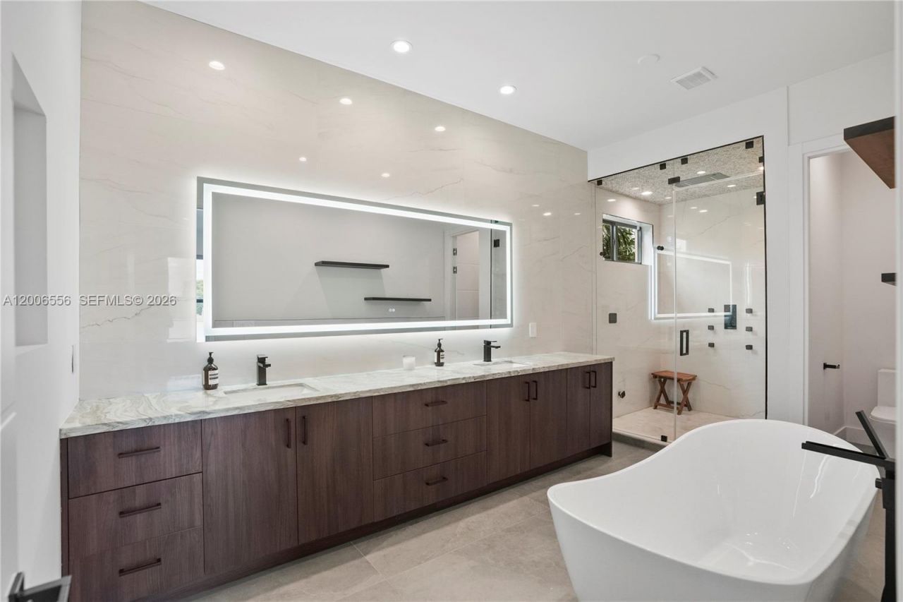 739 NE 17th Way, Fort Lauderdale, FL 33304 Photo