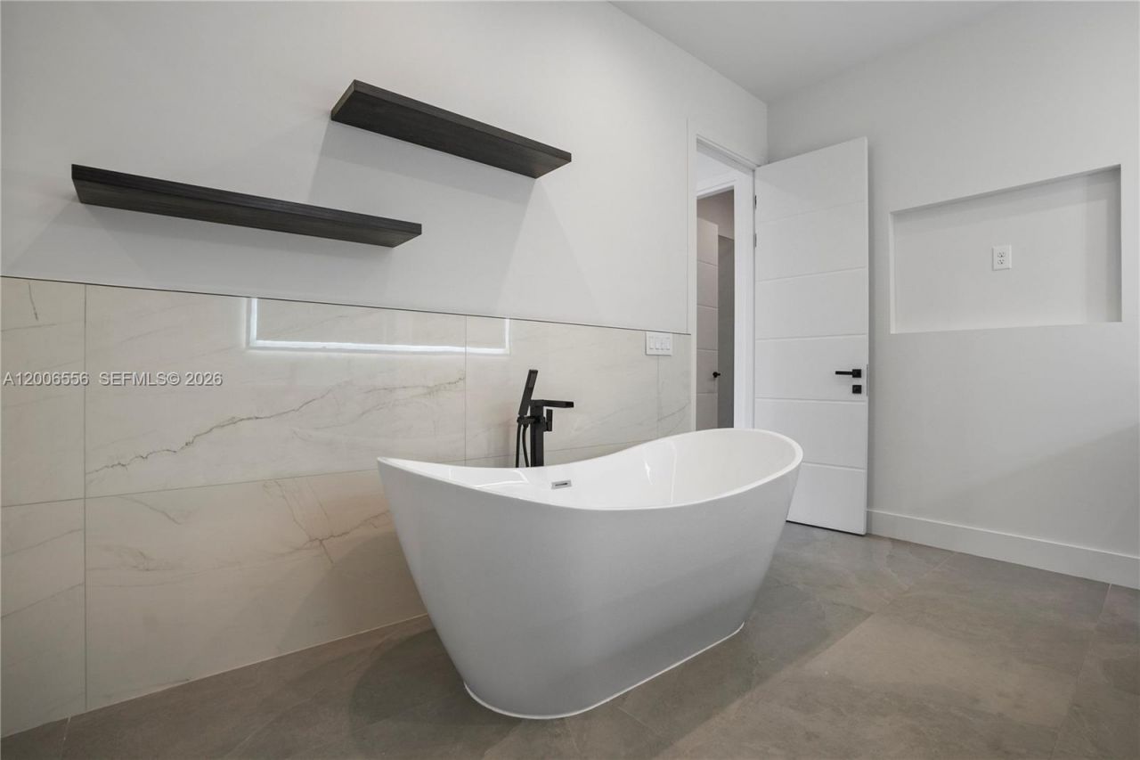 739 NE 17th Way, Fort Lauderdale, FL 33304 Photo