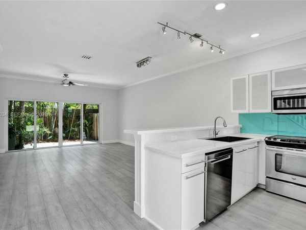835 NE 19th Ave, Unit 10, Fort Lauderdale, FL 33304
