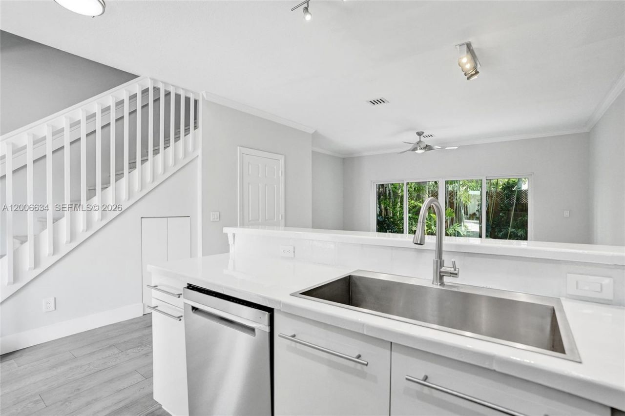 835 NE 19th Ave, Unit 10, Fort Lauderdale, FL 33304 Photo