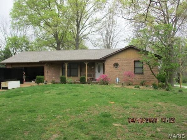 698 Highway At, Villa Ridge, MO 63089
