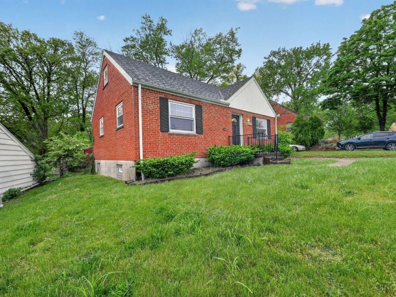 1149 Madeleine Circle, Springfield Twp., OH 45231 Photo 3