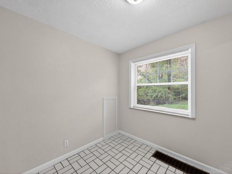 1149 Madeleine Circle, Springfield Twp., OH 45231 Photo 7