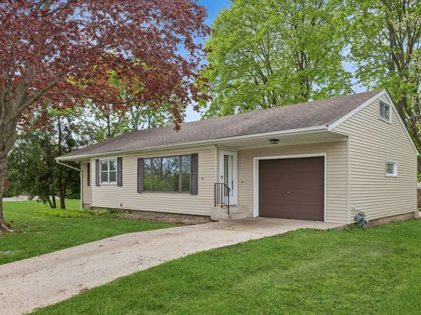 821 Diane Court, Marengo, IL 60152