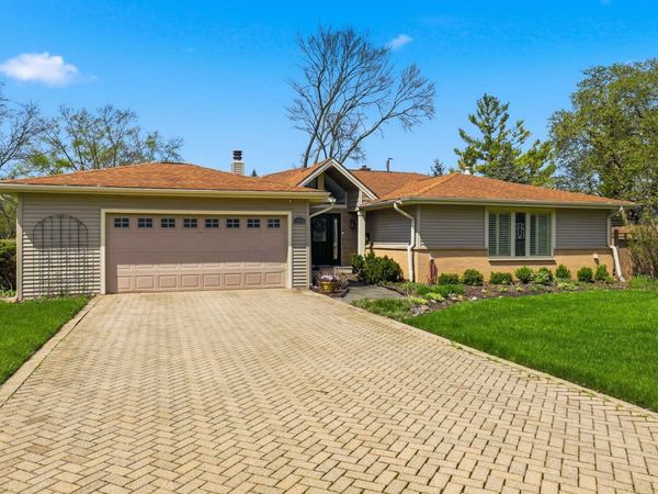 1002 Huber Lane, Glenview, IL 60025