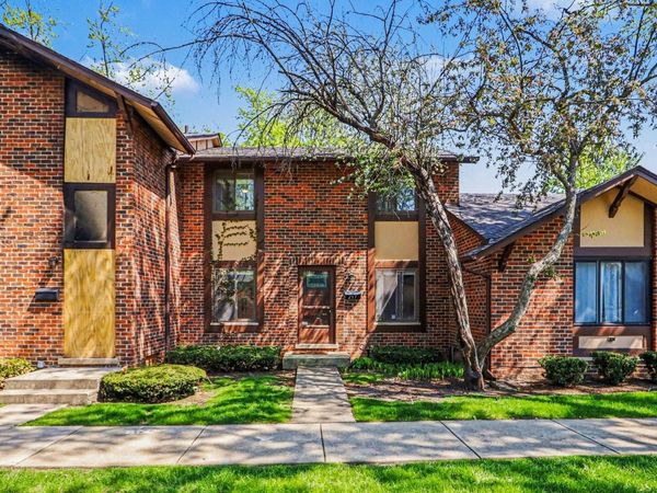 1S217 Stratford Lane , Villa Park, IL 60181