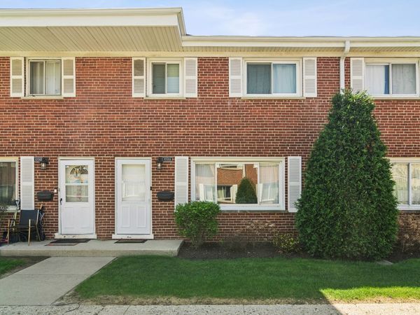 1058 N Boxwood Drive , Unit A, Mount Prospect, IL 60056