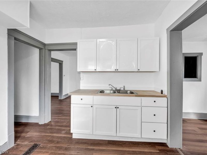 13500 Eaglesmere Avenue, Cleveland, OH 44110 Photo 14